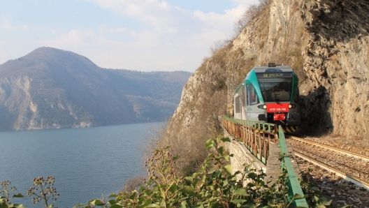 In treno in Lombardia con pacchetti a misura di cicloturisti e appassionati di trekking con Discovery Train di Trenord