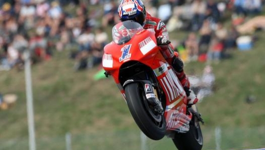 Casey Stoner in azione sulla Ducati Desmosedici GP8