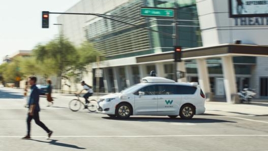 Una Chrysler Pacifica di Waymo