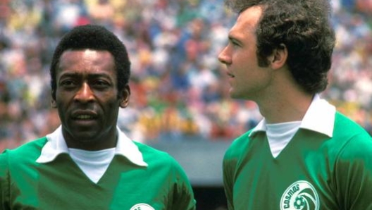 Pelé e Beckenbauer con la maglia dei Cosmos.