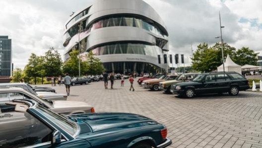 Una passata edizione di “Cars & Coffee” al Museo Mercedes-Benz di Stoccarda