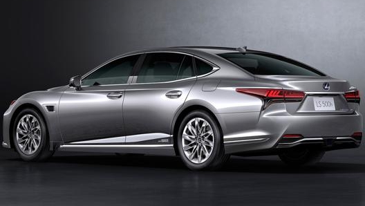 Sostanzialmente immutata la coda della Lexus LS restyling