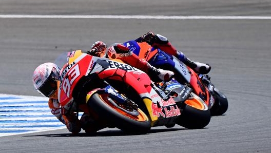 Una fase della rimonta di Marc Marquez domenica scorsa a Jerez, AFP