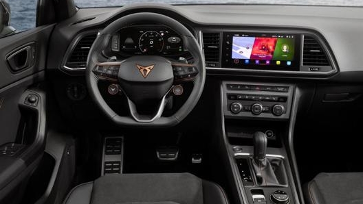 Gli interni di Cupra Ateca 2020. Spicca il nuovo volante