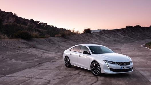 La gamma della Peugeot 508 si arricchisce con la motorizzazione ibrida plug-in