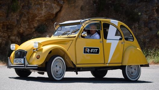 Una 2CV elettrificata. Afp