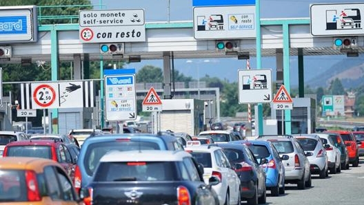 Lauto rimane il mezzo preferito dagli italiani, con una prospettiva verso librido e lelettrico