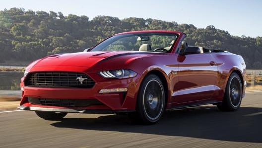 Una icona a stelle e strisce: Ford Mustang Cabrio