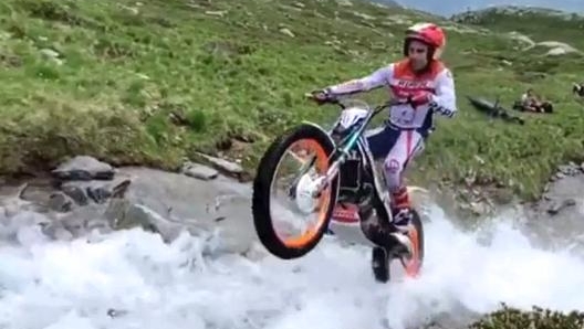 Toni Bou durante iil suo allenamento in Italia