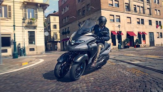 Lo scooter giapponese a tre ruote è disponibile nei concessionari