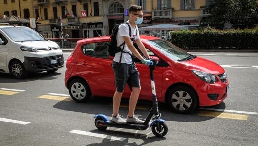 Le regole attuali autorizzano la circolazione su strada  urbana. Ansa