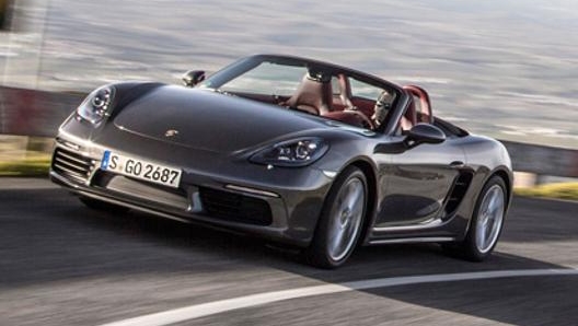 La Boxster è spinta da quattro cilindri turbo da 300 Cv