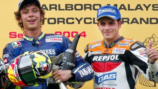 Valentino Rossi e Alex Barros nel 2004. Ap