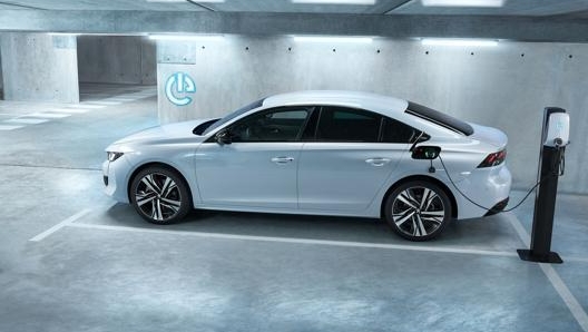 La Peugeot 508 ibrida plug-in