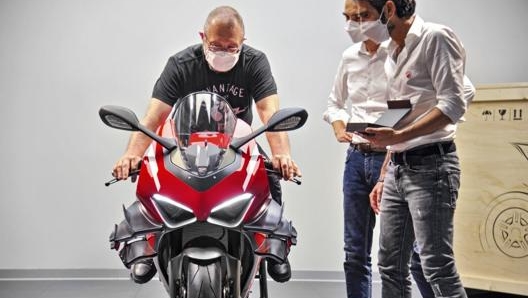 Van Schil si dichiara “Ducatista da sempre” e ha in garage altre nove Ducati