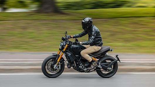 La Ducati Scrambler 1100 Sport Pro in colorazione Matt Black