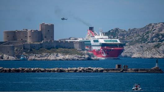 Un traghetto in arrivo dalla Corsica a Marsiglia. Afp