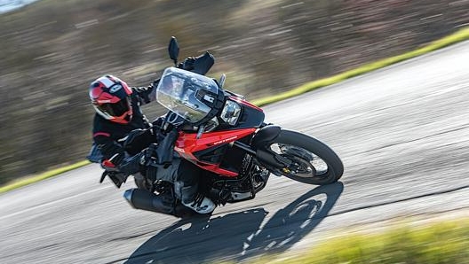 La Suzuki V-Strom 1050 XT in azione