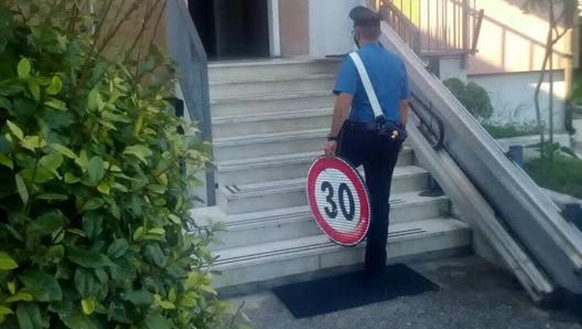 Rubano anche i cartelli stradali