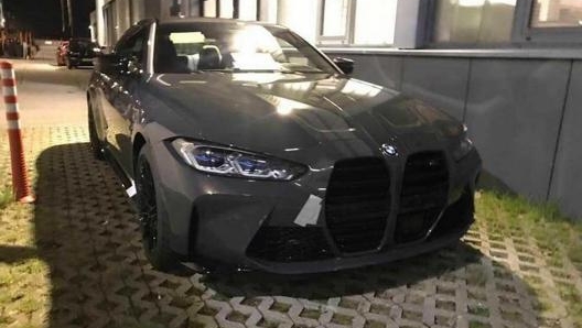 La M4 è stata pizzicata in quello che sembrerebbe essere un edificio Bmw