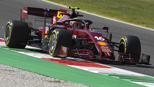 La Ferrari di Leclerc con la speciale livrea amaranto per i 1000 GP in F1 del Cavallino. Epa