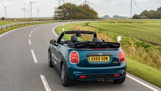 La Mini Cooper è una delle poche compatte ad essere proposta anche in versione Cabrio.