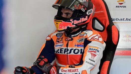 Marc Marquez dolorante al braccio durante il GP di Andalusia, poi saltato