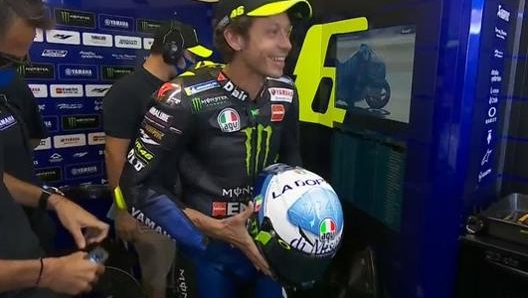 Rossi con il casco speciale per Misano