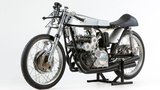 Al Bonhams summer sale tante moto storiche all’asta: qui la Ducati 125 quattro cilindri