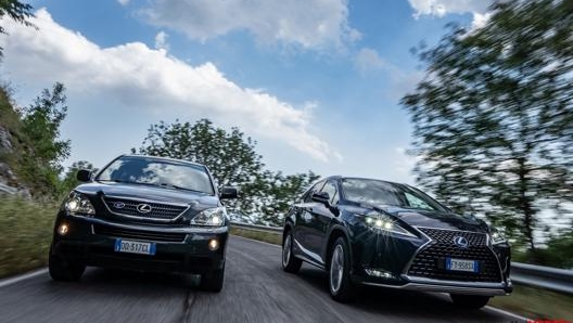 L’evoluzione tecnica e stilistica tra la  Lexus RX del 2004 e quella del 2020.