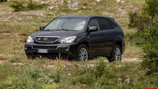 La Lexus RX 400h del 2004.