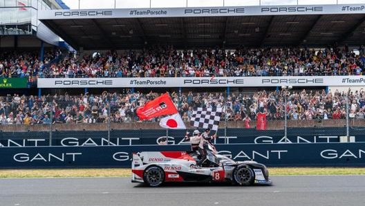 Nel 2019 vittoria assoluta a Le Mans di Toyota con il prototipo ibrido, come nelledizione 2018. G. Trehorel/Aco