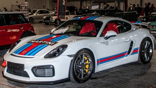 Porsche Cayman GT4 con livrea Martini