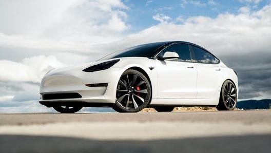 La Tesla Model 3 è stata acquistata 142 mila volte da gennaio a giugno 2020