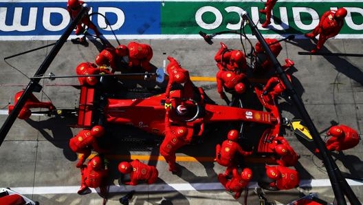 Al lavoro sulla Ferrari di Leclerc. Getty