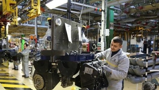 Una linea dello stabilimento Renault a Choisy-le-Roi