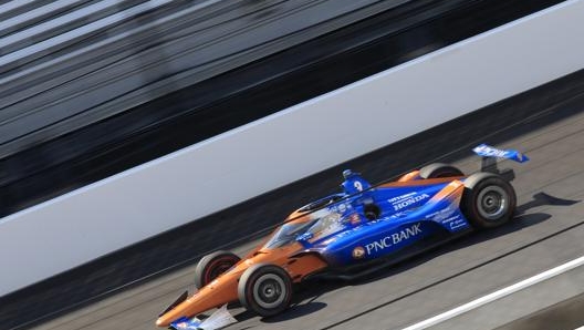 Scott Dixon conduce la gara. Afp