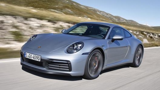 La Porsche 911 è il modello più venduto del segmento F con 860 unità.