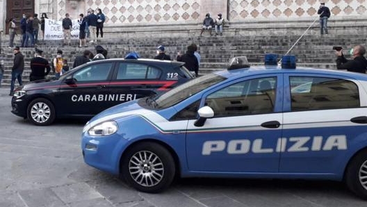 Un controllo delle forze dell’ordine a Perugia. Ansa