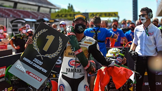 Il rookie lombardo è il primo italiano a vincere la Supersport dopo 22 anni