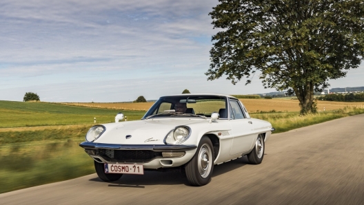 La Mazda Cosmo Sport 110S, prima auto con motore rotativo Wankel