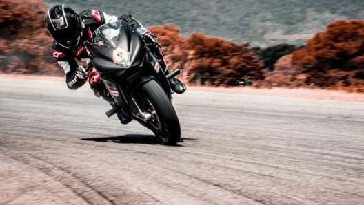 Lo stuntman Thibaut Nogues in azione su Mv Agusta