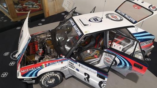 La riproduzione dettagliatissima della Lancia Delta Integrale ‘iridata’ di Miki Biasion e Tiziano Siviero