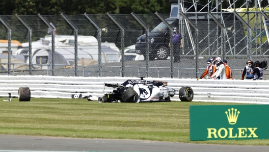 LAlphaTauri di Daniil Kvyat pesantemente danneggiata dopo lincidente di Silverstone domenica scorsa GETTY IMAGES