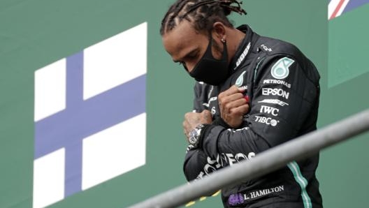 Tutti ai piedi di Lewis Hamilton, 89 vittorie in F.1. Afp