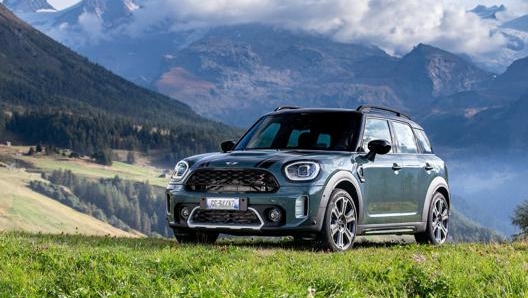 Il restyling 2020 della Mini Countryman presenta nuovi paraurti e più optional