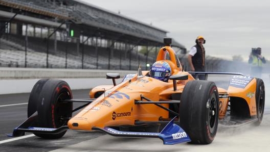 Alonso sulla McLaren durante le prove a Indianapolis nell’aprile 2019. Ap