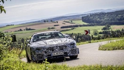 La nuova Mercedes SL immortalata durante un test