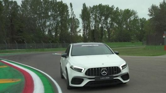 Bottas durante il giro sul Santerno al volante della A45S