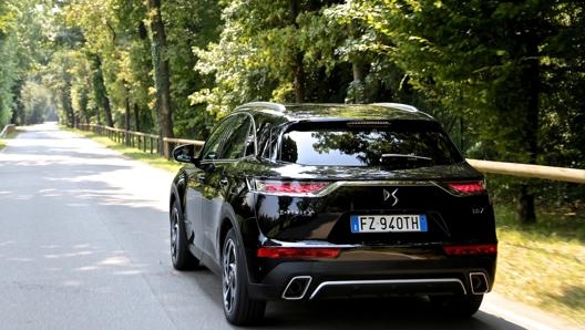 Il powertrain ibrido di DS 7 Crossback E-Tense 4x4 eroga una potenza complessiva di 300 Cv